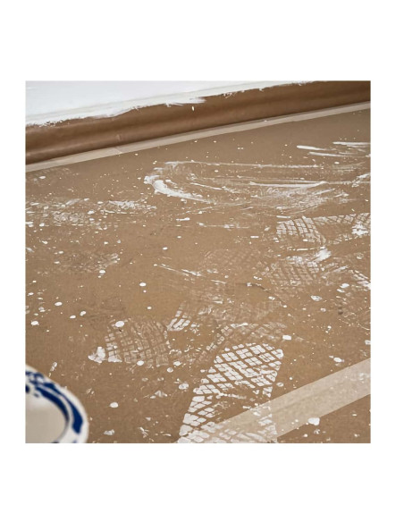 Papel Protector suelos Protekto 90 cm x 45 m. PENTRILO|Pinturom - Tu tienda de pinturas onlinePapel Protector suelos HIDROTEKTO alta resistencia imagen pisadas